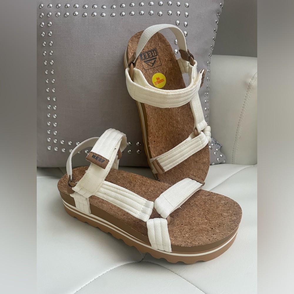 Cushion Rem Hi REEF Sandals (Size 7/New)